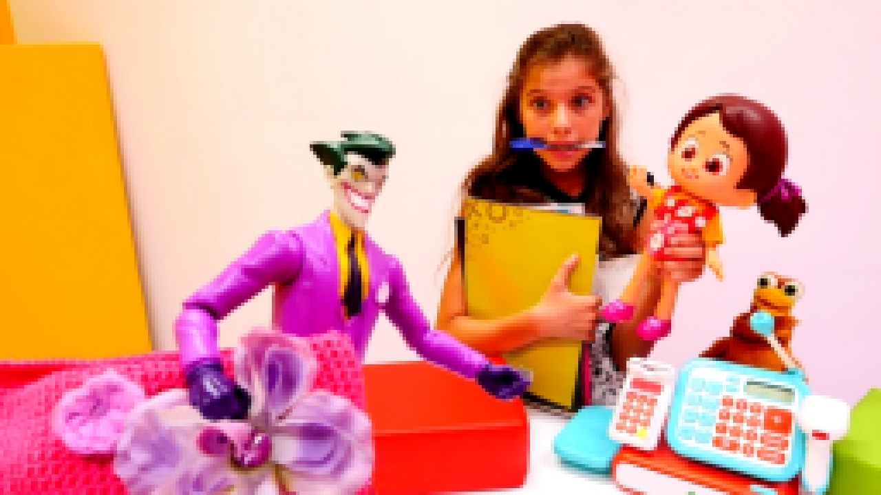 Видео для девочек: #Джокер УКРАЛ сумку у #ЛучшаяподружкаПолен и #Нилоя! Игры для девочек - видеоклип на песню
