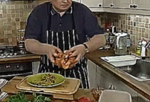 Мужская еда: Деревенский цыпленок на гриле. Соус в индийском стиле. Итальянский салат Капрезе 