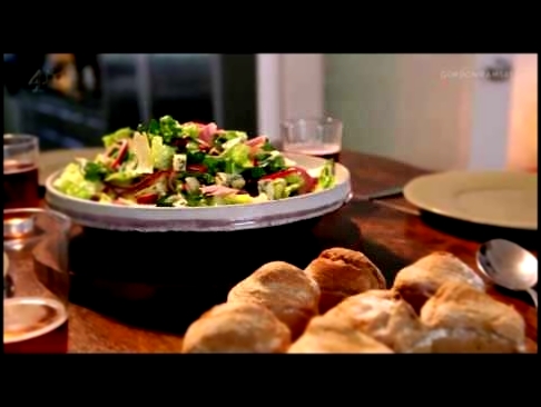 Крестьянский обед от Гордона Рамзи :  Крестьянский салат  и хлеб на пиве 