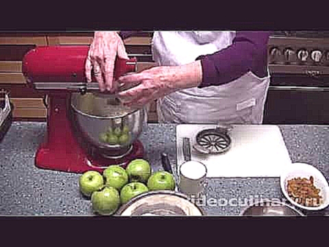 Рецепт - Шарлотка с яблоками от ВидеоКулинарии 