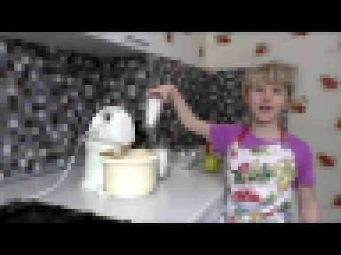 <span aria-label="&#x428;&#x430;&#x440;&#x43B;&#x43E;&#x442;&#x43A;&#x430; &#x441; &#x44F;&#x431;&#x43B;&#x43E;&#x43A;&#x430;&#x43C;&#x438;. &#x421;&#x43E;&#x444;&#x438;&#x44F; 