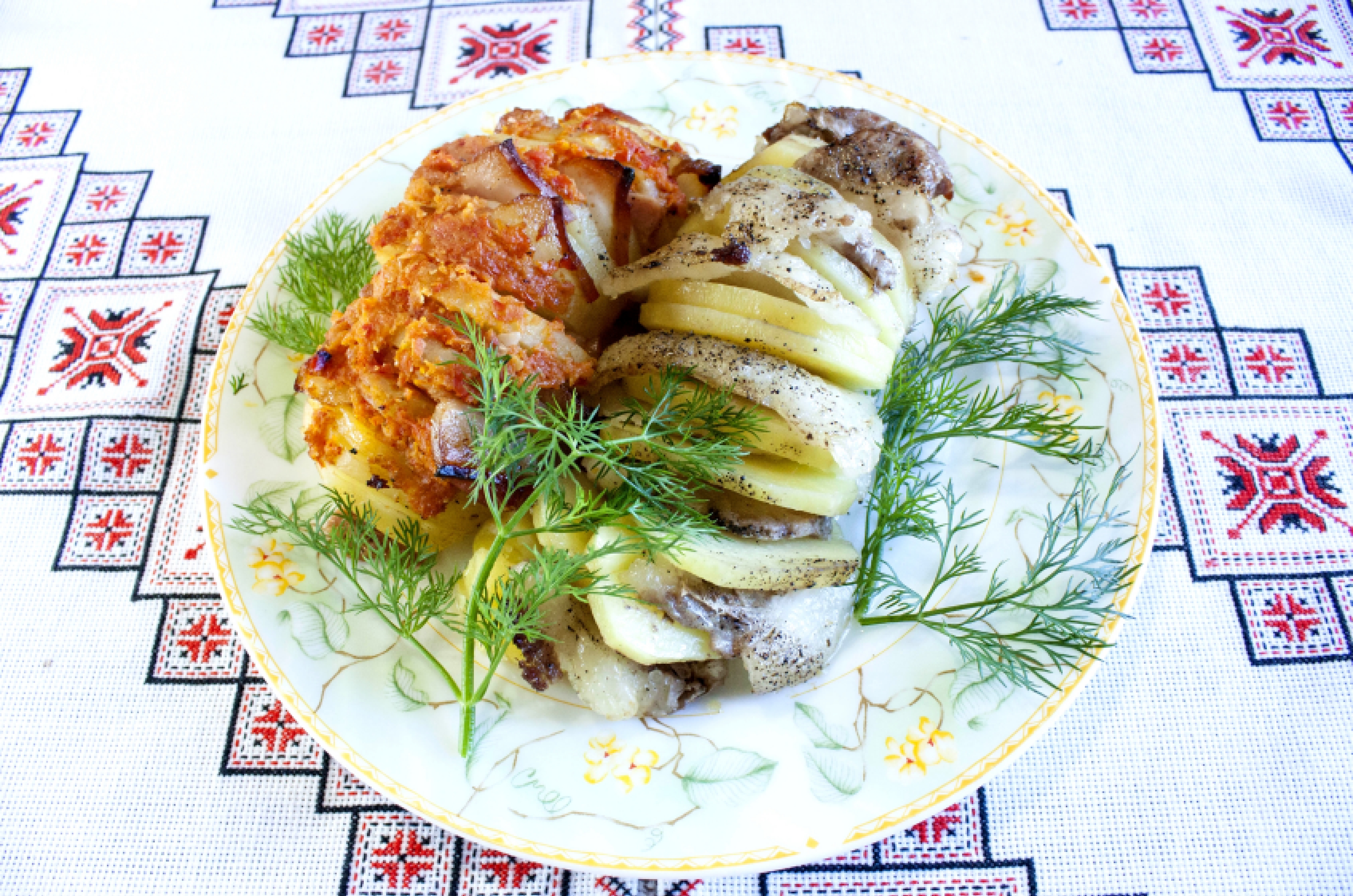 Запеченный картофель в духовке Картошка с мясом в фольге Печена картопля в духовці Страви з картоплі 