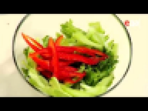 Салат из свежих овощей с сельдереем / рецепт от шеф-повара / Илья Лазерсон / Обед безбрачия 
