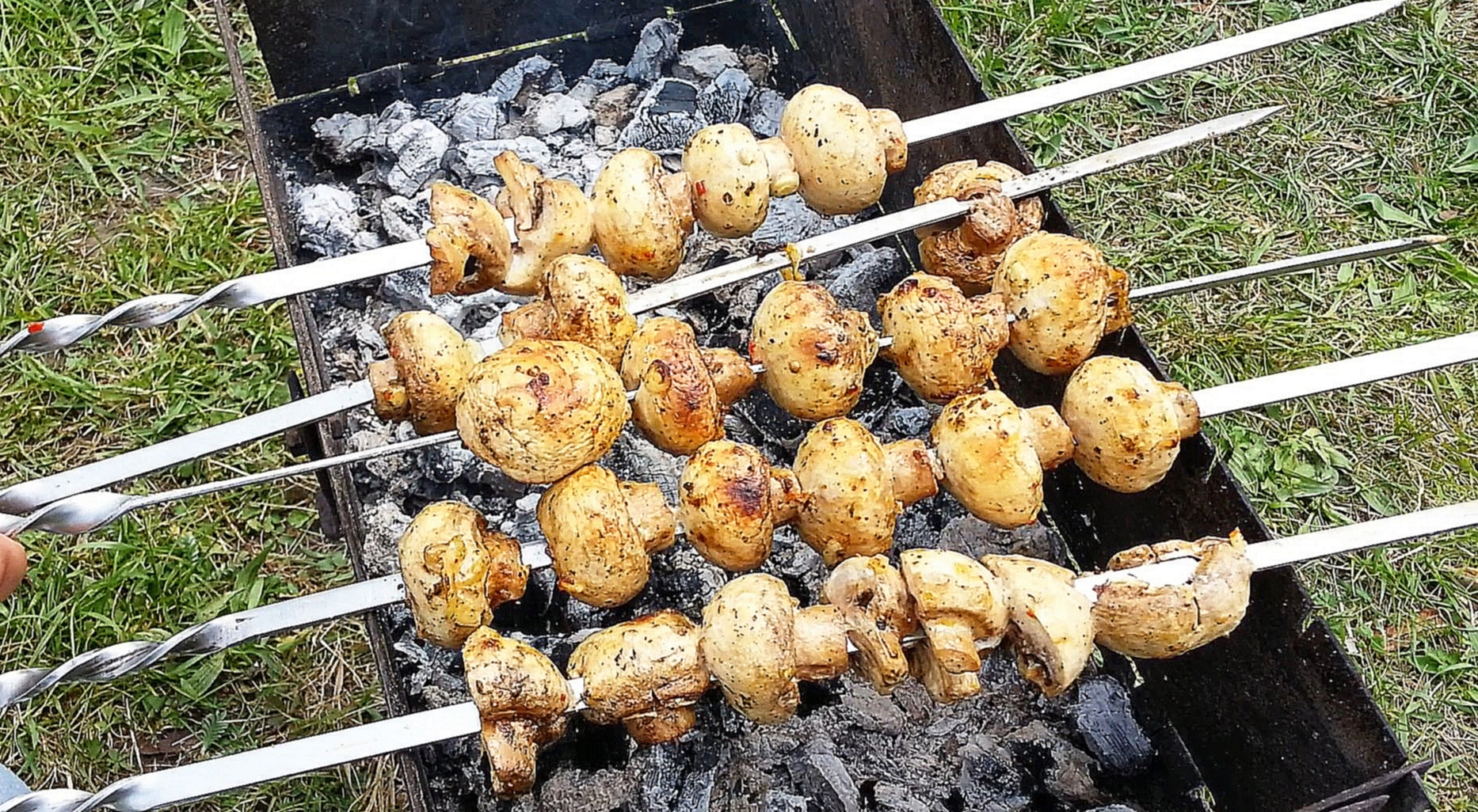 Шашлык из шампиньонов Как приготовить шампиньоны Как жарить шампиньоны Печериці на вогні Шампіньйони 