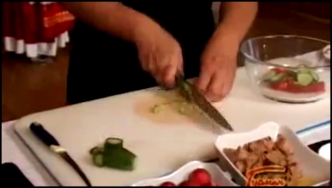 Как приготовить летний салат с тунцом с соусом «Айоли» 