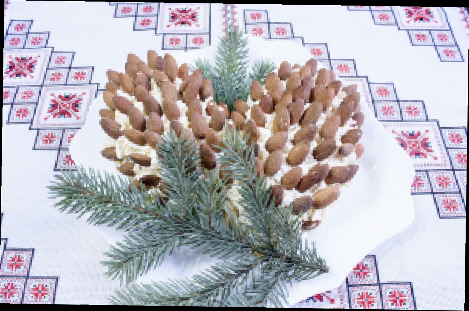 Салат Шишка рецепт Салаты на Новый год Салат Сосновая шишка с миндалем и курицей Сосновые шишки 