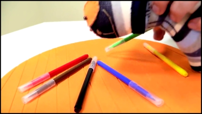 Видео и игрушками. Талантливый котенок - Мур рисует Мяу. Видео для детей. - видеоклип на песню
