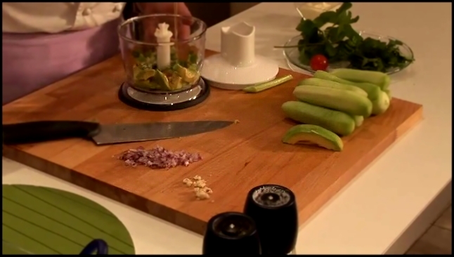 Как приготовить освежающий огуречный суп с авокадо 
