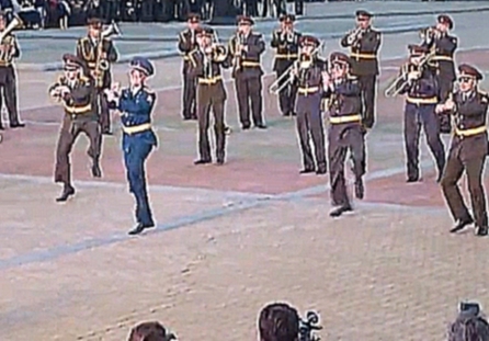 Леди Гага и Gangnam Style в исполнении военного оркестра в Хабаровске - видеоклип на песню