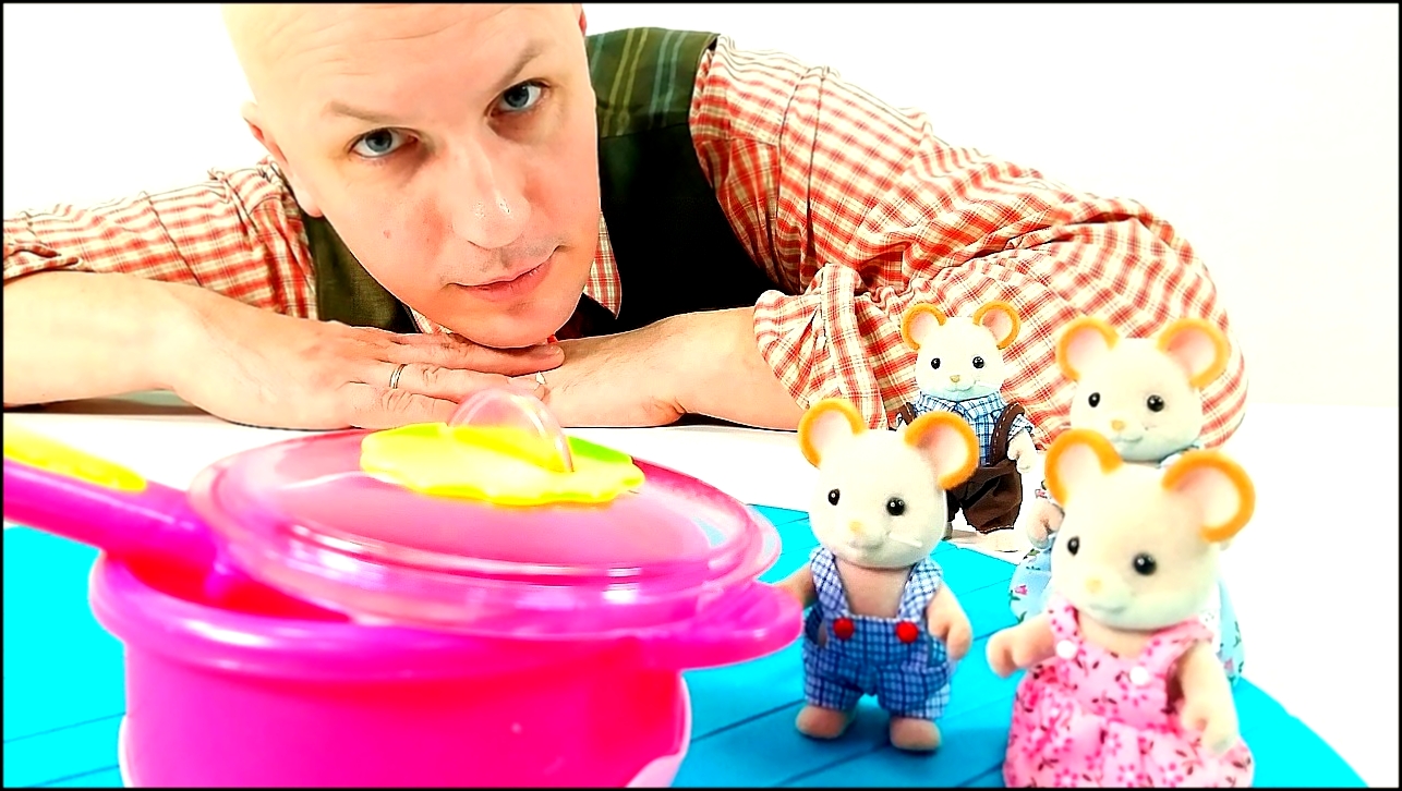 Видео с игрушками. Мышата готовят суп. Весёлые поварята. Сказка для детей. 