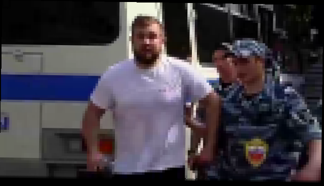 Задержан пьяный десантник ударивший журналиста в День ВДВ - видеоклип на песню