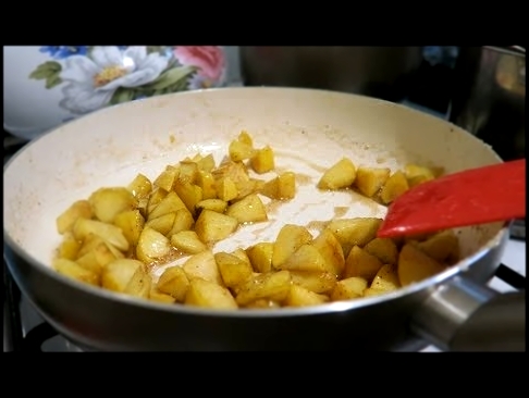 Пошаговый рецепт самой простой сладкой начинки для блинов. Карамелизированные яблоки на сковородке 