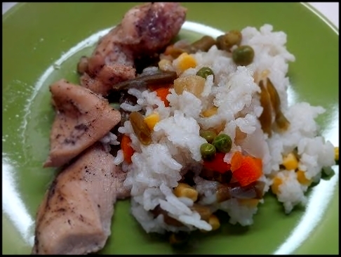 Вкусно и просто: Рис с овощами и куриным филе в пароварке. Видео рецепта. 