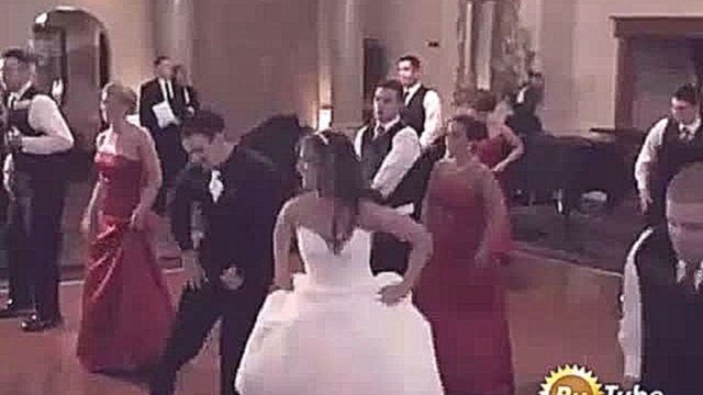 Креативные танцы на свадьбе  - видеоклип на песню