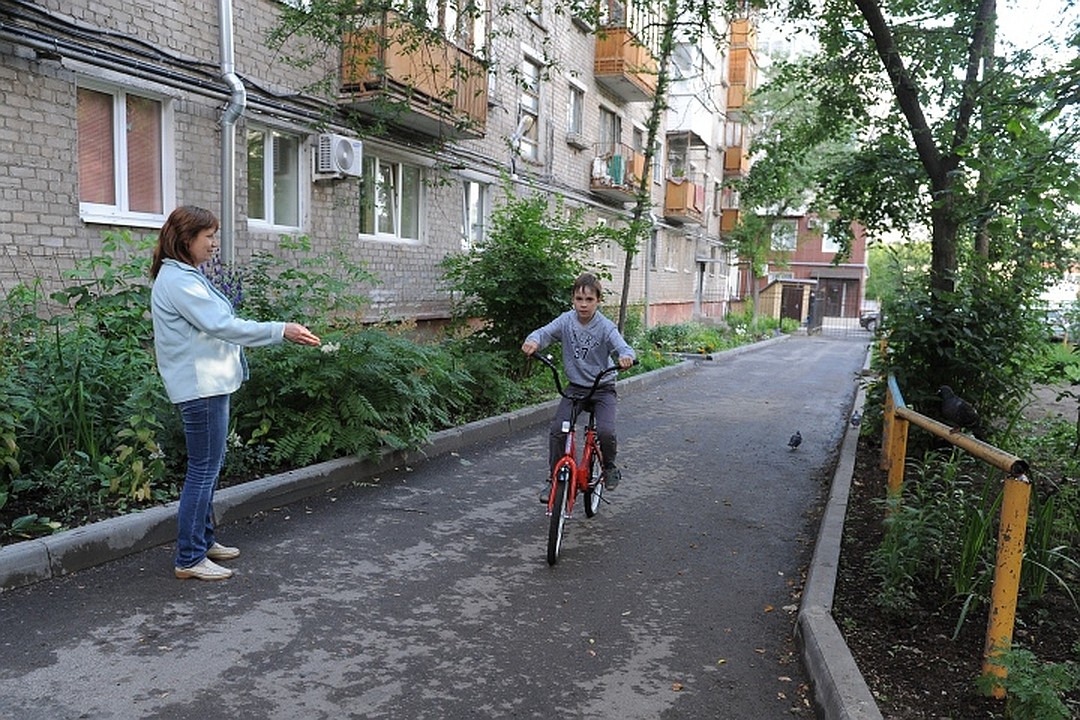 Алексей Плотников А жизнь дорожка пешеходная