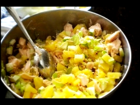 Салат Дамский каприз с курицей и ананасами. Рецепт http://leoanta.ru/ 
