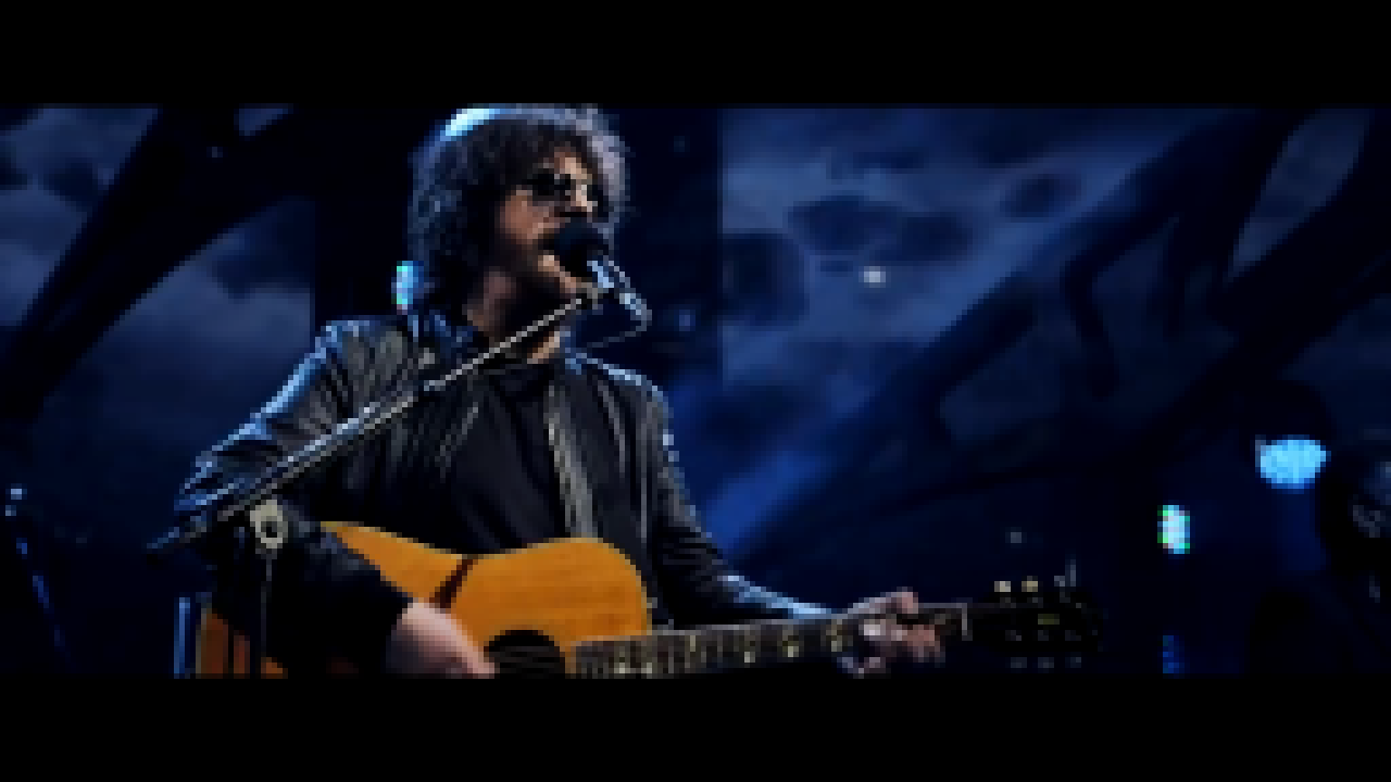  Jeff Lynne's ELO - "Turn to Stone" (Live at Wembley Stadium 2017) - видеоклип на песню