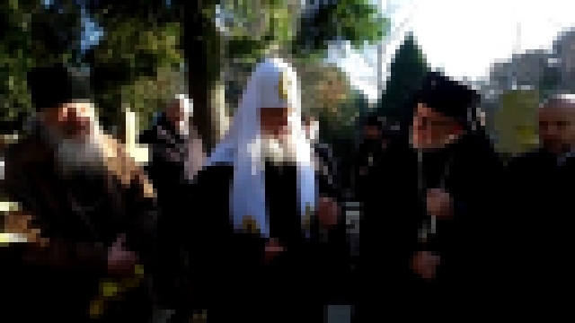 Патриарх Кирилл посетил русское кладбище Сен-Женевьев-де-Буа. - видеоклип на песню