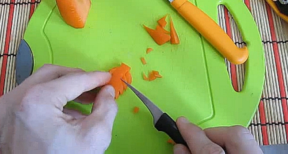 Карвинг . Как вырезать листок из моркови  