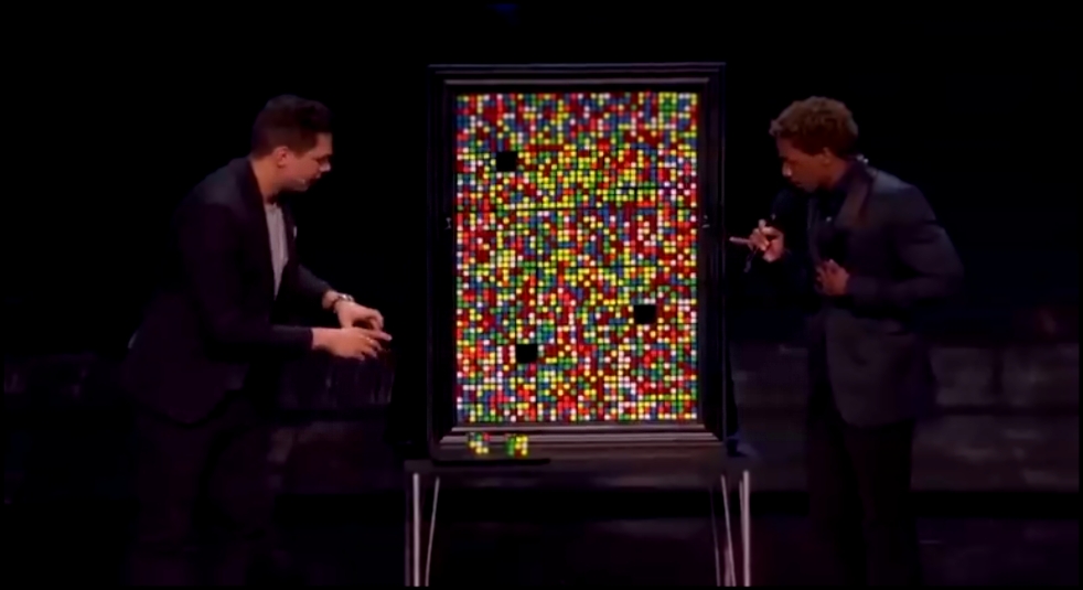 Иллюзионист поразил всех трюками с кубиками Рубика 