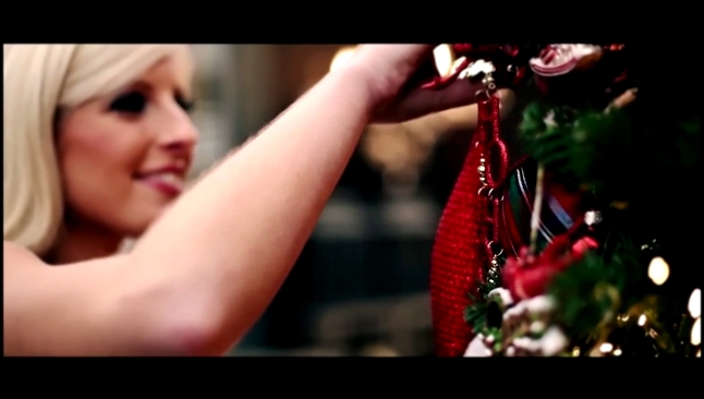 Noa Neal - Christmas Kisses - видеоклип на песню