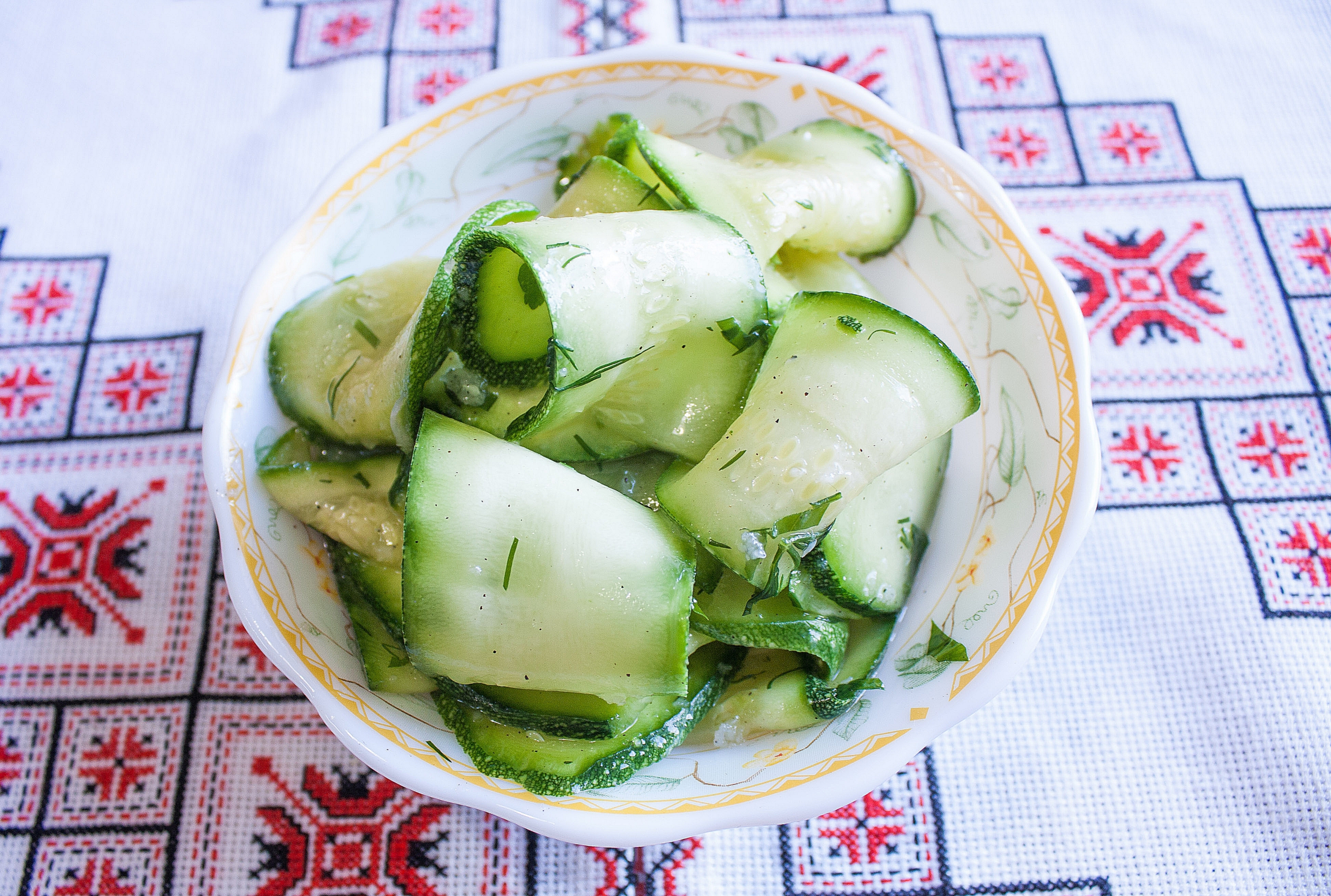 МАРИНОВАННЫЕ КАБАЧКИ-простой и вкусный рецепт МАРИНОВАНІ КАБАЧКИ-простий та смачний рецепт 