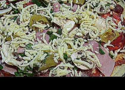 Рецепт: Пицца Ассорти с ветчиной и салями. 