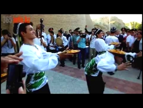 Фестиваль плова и цветов в Таджикистане 