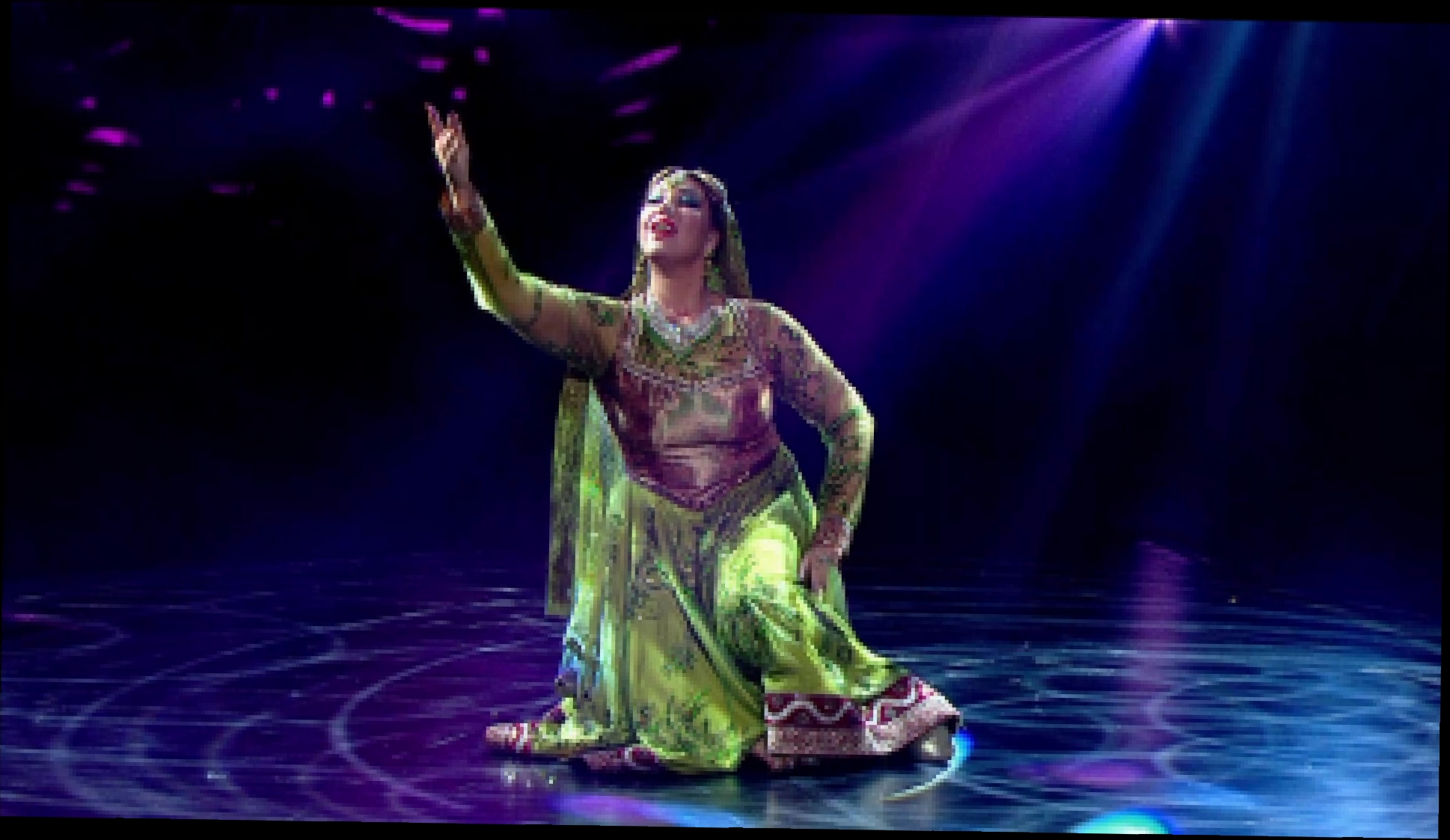 Я смогу: Екатерина Скулкина танцует индийский танец 