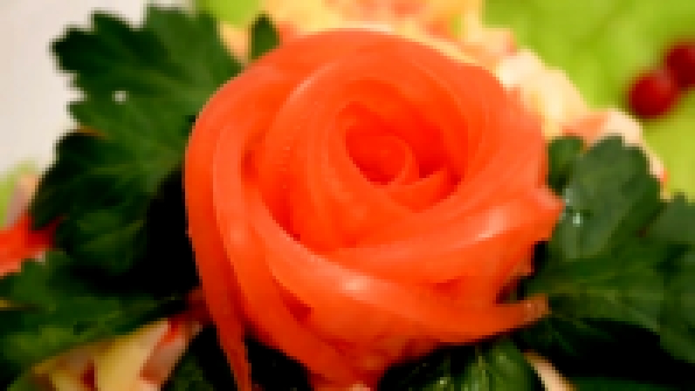 Украшение роза из помидора 