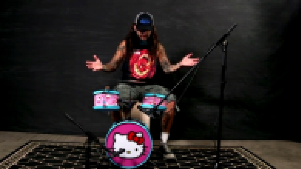 Барабанщик Майк Портной играет на барабанах Hello Kitty  - видеоклип на песню