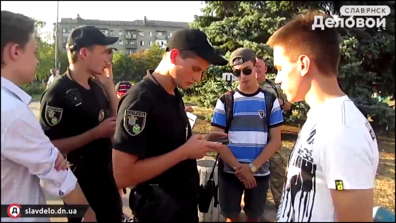 В Славянске задержали юношей, не вставших под гимн Украины - видеоклип на песню