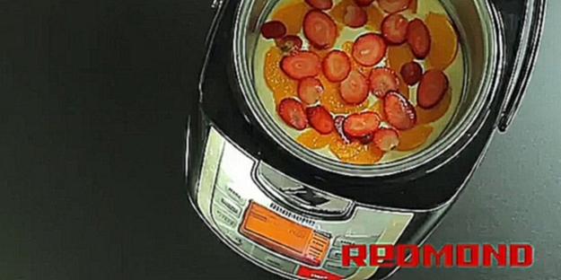 Творожный пирог с клубникой и с апельсиновыми дольками мультиварка REDMOND RMC-M 4502 