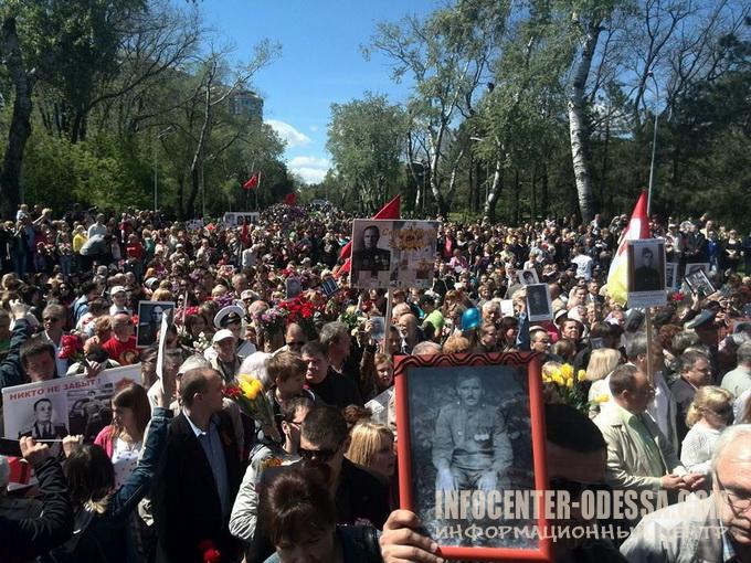 СаМая ЛуЧшАя По прежнему любит по прежнему ждёт