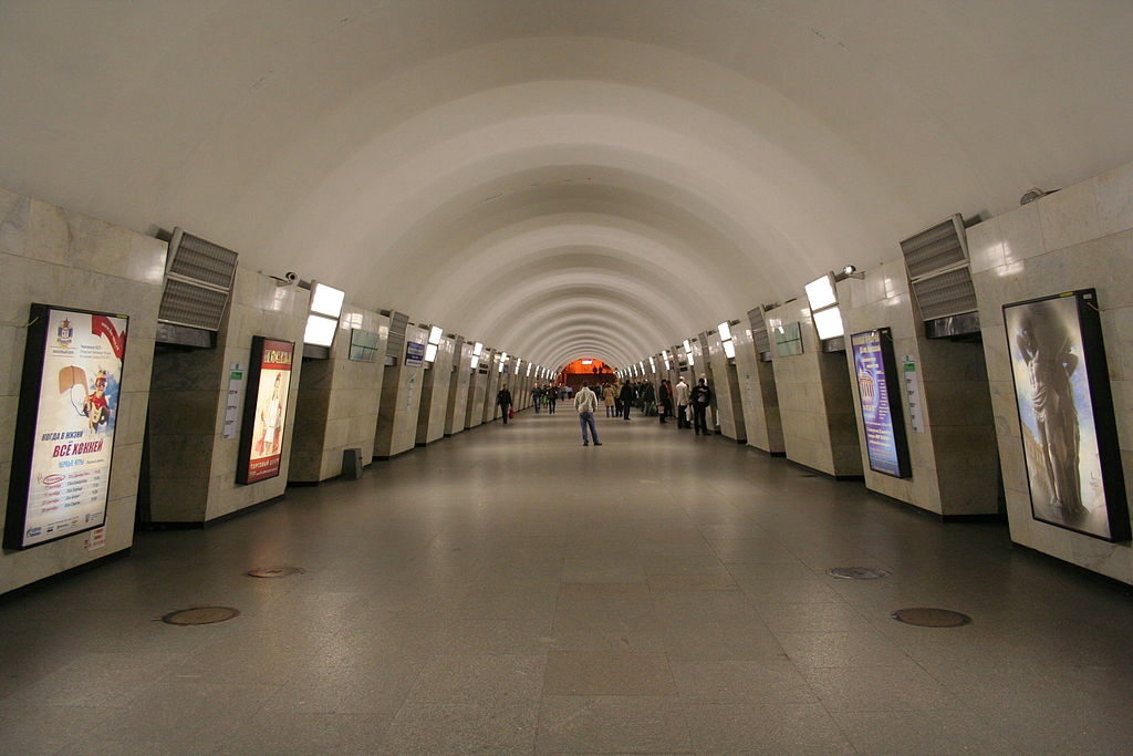 Саша Станция метро..